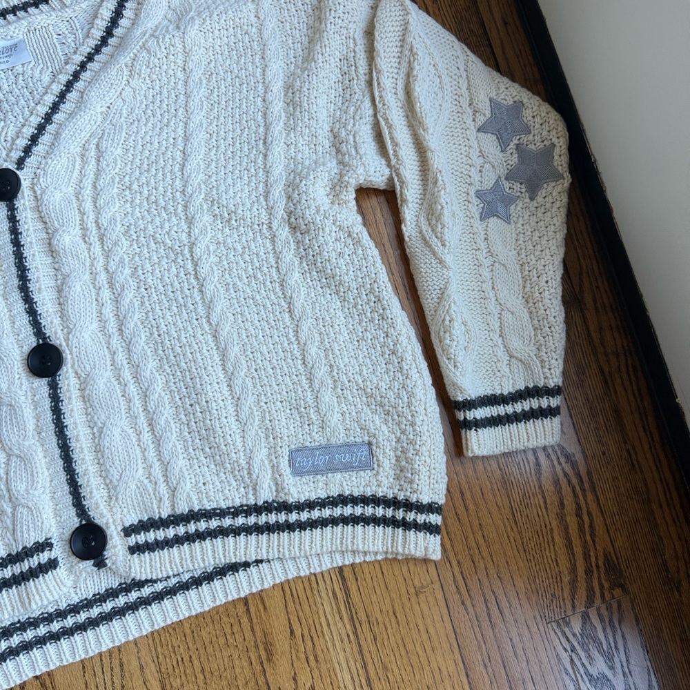 New! Medium/Large Taylor Swift Folklore Cable-Knit V-Cardigan - Picture 3 of 9